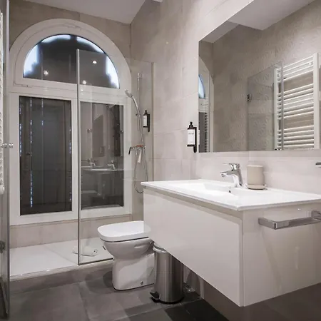 Stylish Uptown Apartamento *